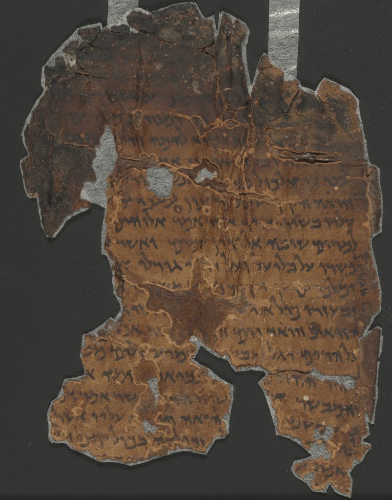 上图：编号为B-496289的死海古卷麦基洗德文件（Melchizedek 11Q13）碎片，出土于昆兰11号洞。这是一份主前一世纪《利未记》25章禧年的米大示解经，其中把麦基洗德当作宣告禧年、执行审判的人。