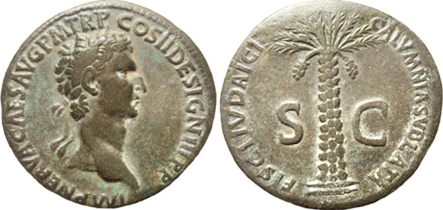 上图：罗马帝国五贤帝时代的第一位君主涅尔瓦（Marcus Cocceius Nerva，主后96-98年执政）发行的硬币，上面写着「废除与犹太税有关的恶意起诉 fisci Judaici calumnia sublata」。出三十16的半舍客勒「赎罪银」是用来建造和会幕的（出三十八27-28），第二圣殿时代成为每年都要缴纳的圣殿维护费用（尼十32）。在新约时代，这半舍客勒被称为「丁税」（太十七24），二十岁以上的犹太人都要缴纳，拉比和祭司除外。但撒都该人不同意缴这种税，而昆兰社团一生只缴一回。主后70年圣殿被毁之后，罗马帝国以犹太税（Fiscus Judaicus）的名义继续向犹太人征收，收入却被用于罗马的朱庇特神庙（Temple of Jupiter Optimus Maximus），用以羞辱犹太人，但纳税者不必向罗马诸神献祭。在图密善时代（主后81-96年执政），征税的扩大化导致了许多敲诈勒索行为，基督徒也要交税。图密善的继任者涅尔瓦改革了滥用行为，将犹太教重新定义为与基督教不同的宗教，只有信奉犹太教的人才需要纳税。但这反而为几年后罗马迫害基督徒铺平了道路，这种迫害一直持续到主后313年的米兰敕令。犹太税可能于主后361年左右废除，但神圣罗马帝国又于1342年以Opferpfennig的名义恢复了这个税，在每年圣诞节向欧洲的犹太人征收，一直到十八世纪末、十九世纪初才废除。