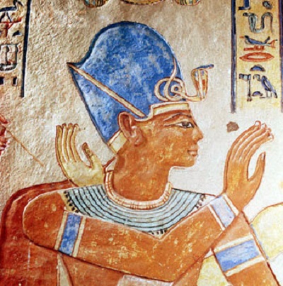 上图：古埃及第二十王朝法老拉美西斯三世（Ramesses III，主前1186–1155年在位）。他的王冠是高贵的蓝色。